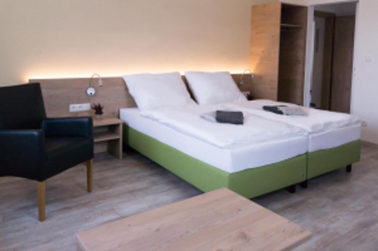 Bauers Gaestehaus Obersiebenbrunn エクステリア 写真